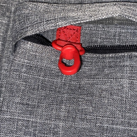 Herschel Supply Co. Gray Crossbody Sling Bag with Logo Patch Travel Chest Bag - Picture 8 of 10